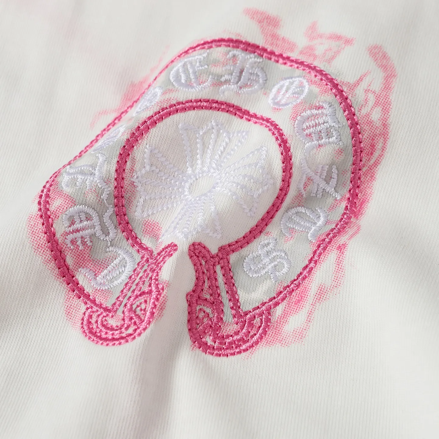 🅿️190 COME HEARTSCH/Cro Heart Purple Horseshoe Printed Embroidered Short Sleeve T-shirt Uses direct injection imported machine printing hardware and accessories, all custom-made, embroidery➕printing design Correctly configured black 2025 packaging 280 grams custom-dyed double yarn cotton version Large, loose and stylish Differentiated from the low version, slim and long version, upper body pulls the hips, correct high-density main mark, washed tag, hand-sewn Color: Black/White Size: XS-L
